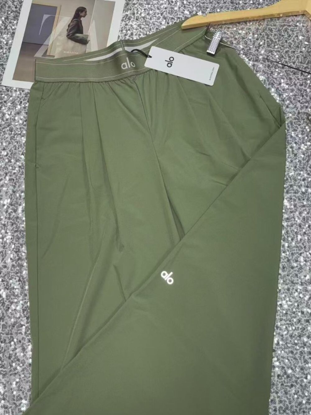 ✨Alo Yoga Suit Up Trouser (Regular)Dune Grass 30-inch Loose Fit Trousers🌿 - Picture 6 of 7